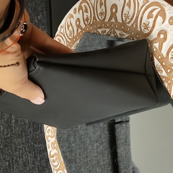 Givenchy| Makeup Bag - Picture 5 of 5